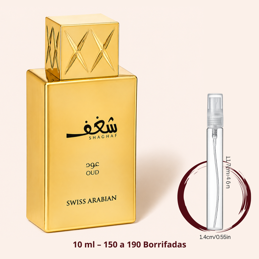 Frasco cheio de Swiss Arabian Shaghaf Oud ao lado de um decant Ajesh de 10ml, para comparar os tamanhos