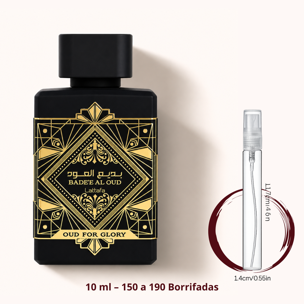 Lattafa Bade'e Al Oud For Glory — frasco ao lado de um decant spray de 10 ml, para comparar o tamanho; cerca de 150 a 190 borrifadas
