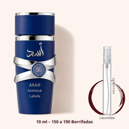 Lattafa Asad Zanzibar — frasco ao lado de um decant spray de 10 ml, para comparar o tamanho; cerca de 150 a 190 borrifadas