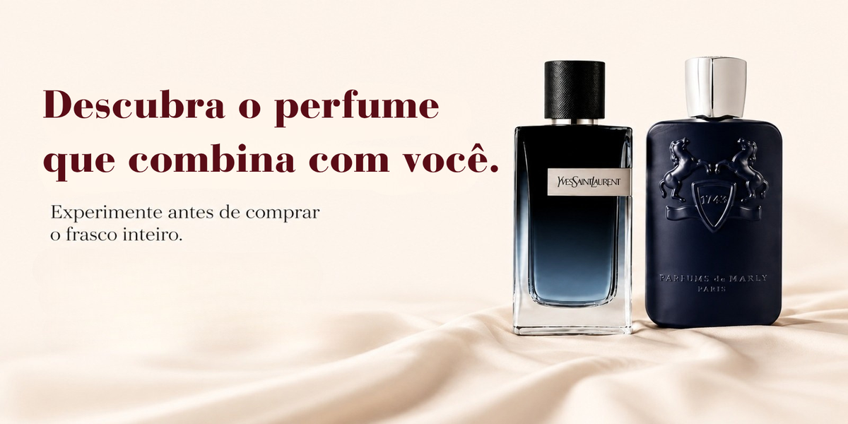 Descubra o perfume que combina com você. Experimente antes de comprar o frasco inteiro. Dois frascos de perfume sobre tecido claro.